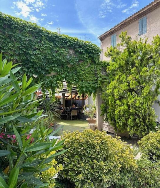 Logis Hotel La Feniere La Bouilladisse Ngoại thất bức ảnh