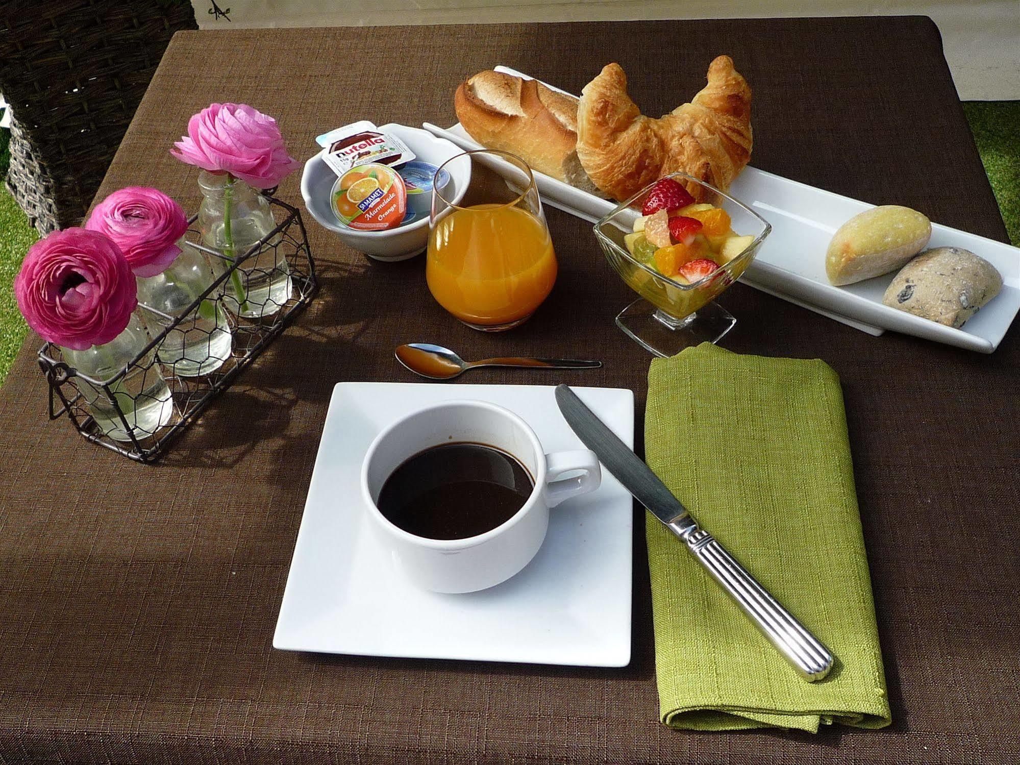 Logis Hotel La Feniere La Bouilladisse Ngoại thất bức ảnh